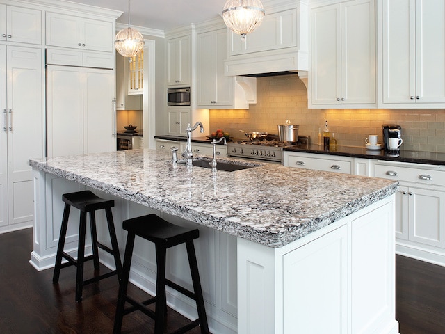 How To Design With Light Granite Countertops Tampa Bay